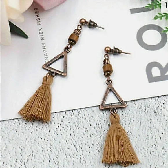 Tassel Hanging earrings OPEN TRIANGLE and beads BOHO CHIC mixed textured NEW - Picture 4 of 7